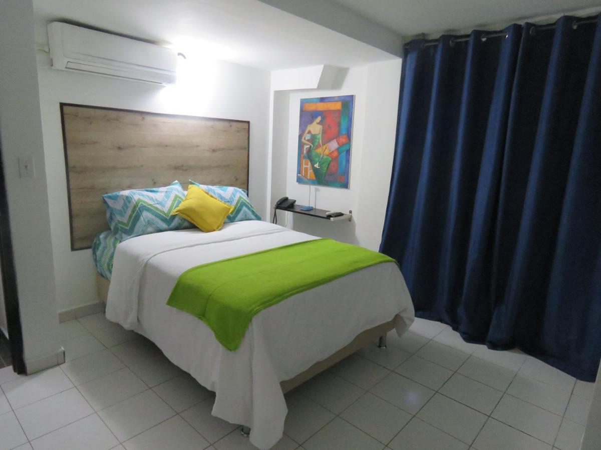 Serenade Lodging Rooms Panama City Exterior photo